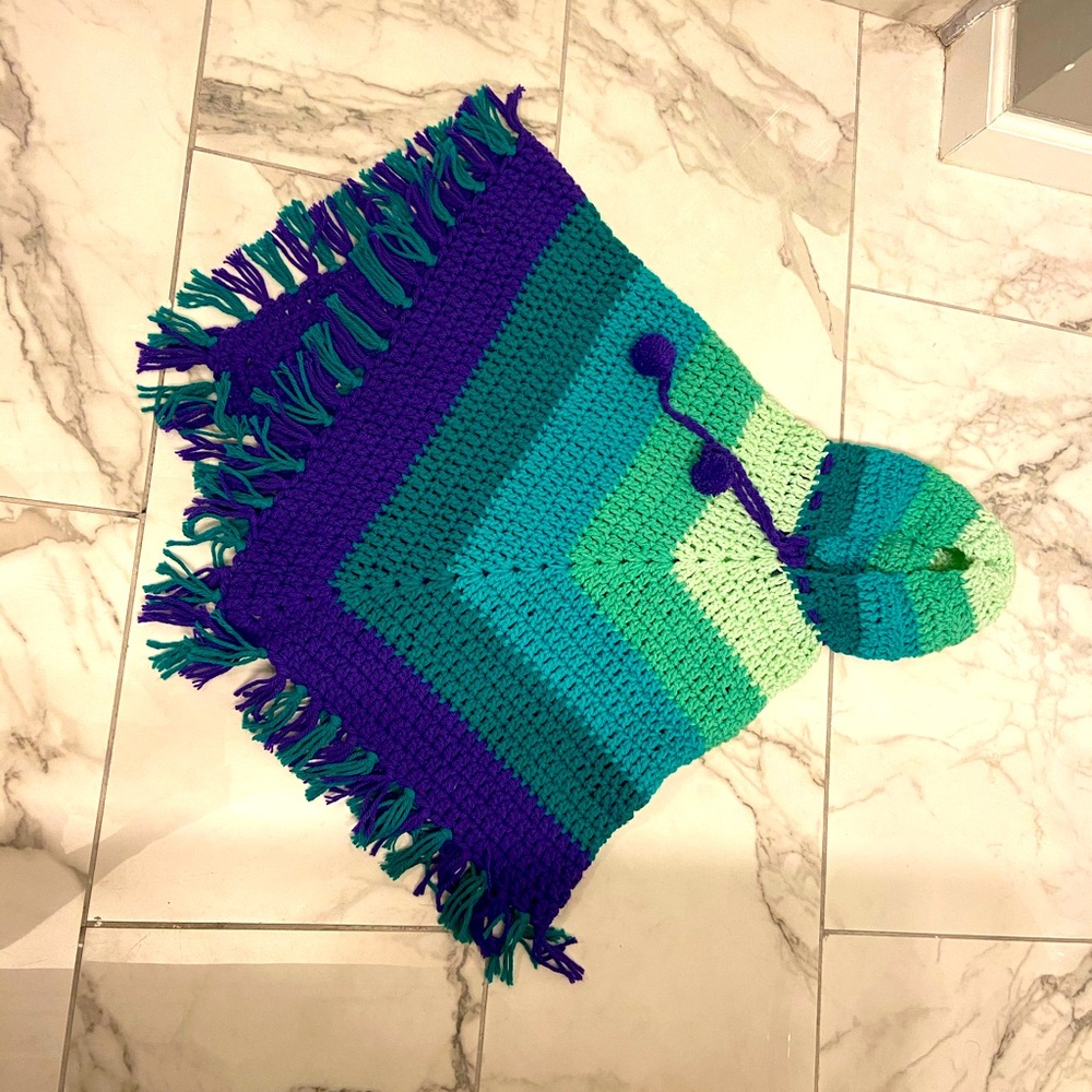 Brand New Handmade Wool Poncho. 3T